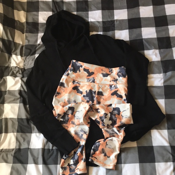 NWT New MARIKA Gaby Floral HIGH WAIST Orange Gray White Capri Yoga Leggings Sz M - Picture 14 of 16